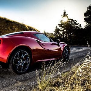 Превью обои alfa romeo, alfa romeo 4c, красный, вид сбоку