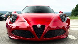 Превью обои alfa romeo, красный, вид спереди