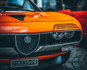 Превью обои alfa romeo, машина, оранжевый, мокрый, вид спереди