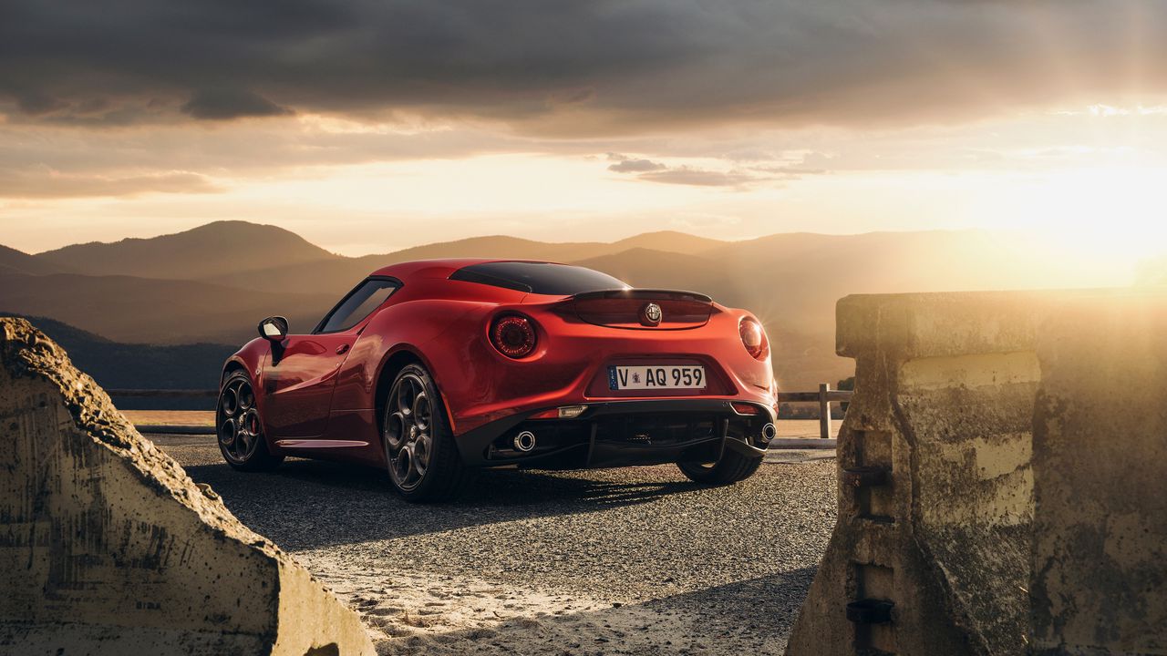 Обои alfa-romeo, 4c, launch edition, красный, вид сзади