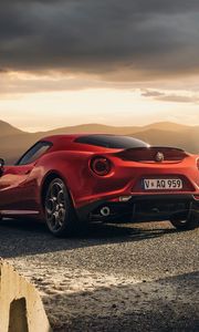 Превью обои alfa-romeo, 4c, launch edition, красный, вид сзади