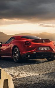 Превью обои alfa-romeo, 4c, launch edition, красный, вид сзади