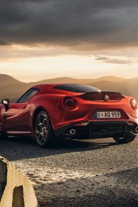 Превью обои alfa-romeo, 4c, launch edition, красный, вид сзади