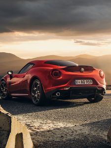 Превью обои alfa-romeo, 4c, launch edition, красный, вид сзади