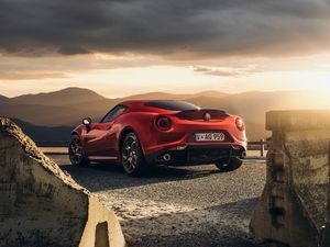 Превью обои alfa-romeo, 4c, launch edition, красный, вид сзади