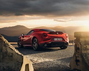 Превью обои alfa-romeo, 4c, launch edition, красный, вид сзади