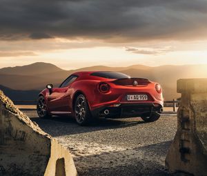 Превью обои alfa-romeo, 4c, launch edition, красный, вид сзади