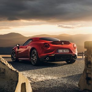 Превью обои alfa-romeo, 4c, launch edition, красный, вид сзади