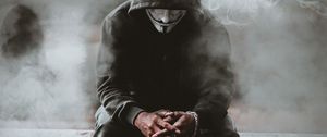 Превью обои аноним, маска, капюшон, дым, человек