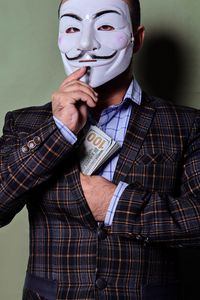 Превью обои аноним, маска, пиджак, деньги