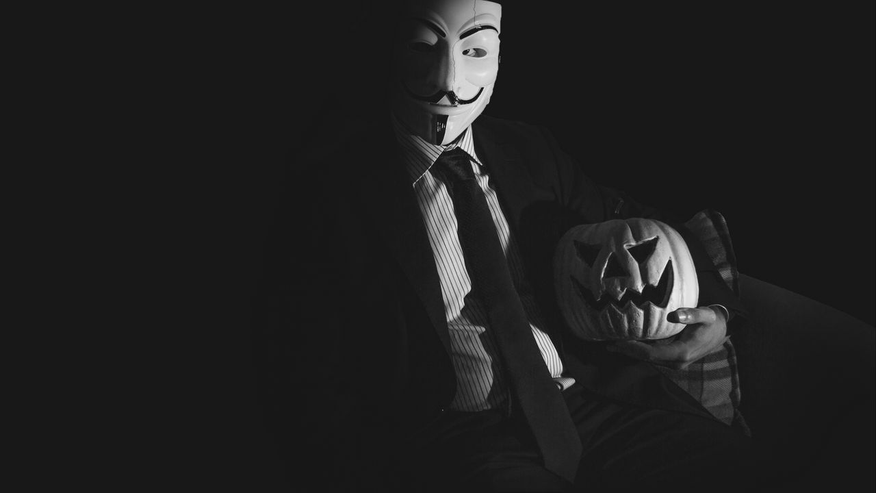 Обои аноним, маска, тыква, хэллоуин, темный, черно-белый