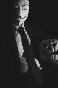 Превью обои аноним, маска, тыква, хэллоуин, темный, черно-белый