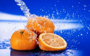 Превью обои апельсин, срез, фрукт, вода, брызги