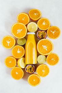 Превью обои апельсины, фрукты, цитрусовые, сок, яркий