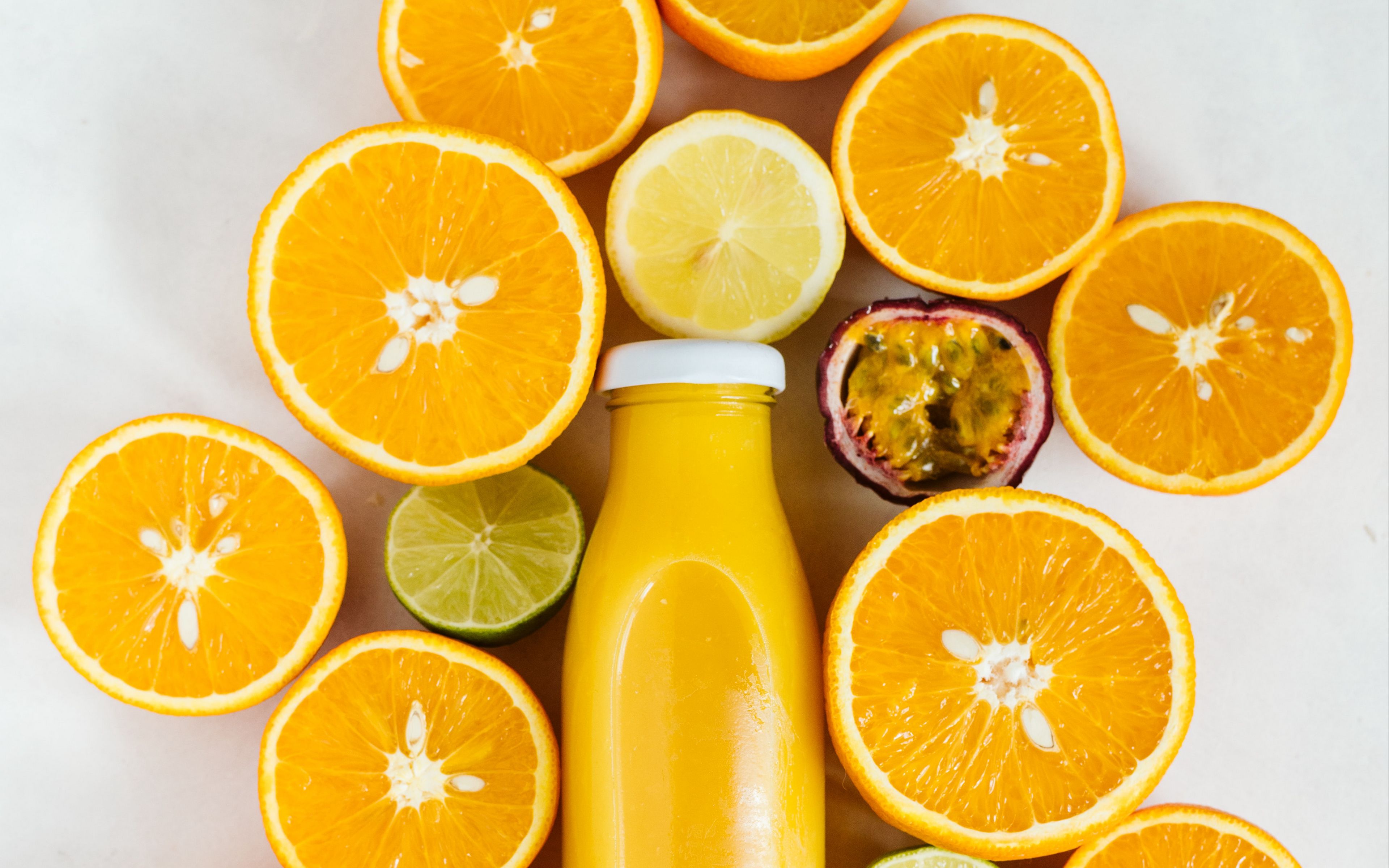 День апельсина и лимона картинки. Апельсин. Апельсины Citrus. Цитрусовые обои. Апельсин на белом фоне.