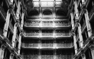 Превью обои архитектура, балконы, колонны, чб