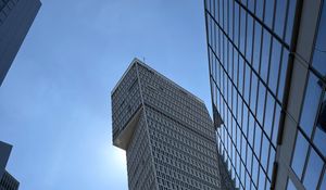 Превью обои архитектура, небоскреб, здание, окна, небо