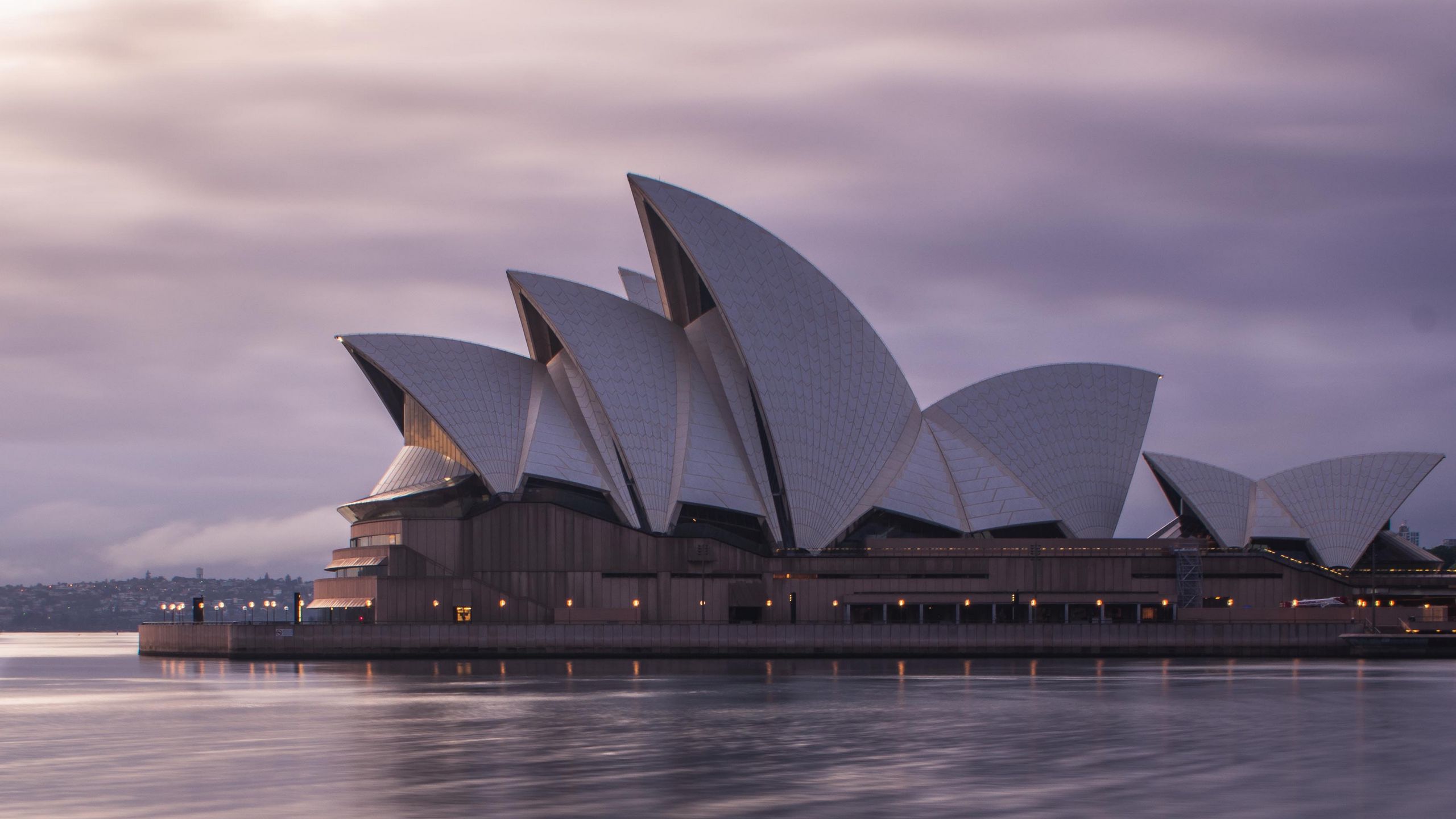 Sydney's. Сиднейский оперный театр Австралия Архитектор. Уотсон оперный театр в Сиднее. В Австралии возведено здание Сиднейской оперы. Сиднейский музей Австралия.