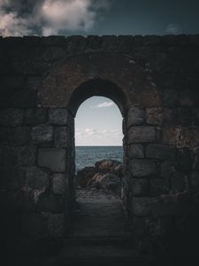 Превью обои арка, камни, море, горизонт, стена