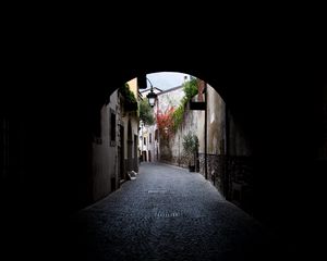 Превью обои арка, тоннель, здания, улица