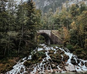 Превью обои арка, водопад, скалы, камни, деревья