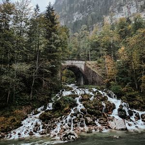 Превью обои арка, водопад, скалы, камни, деревья