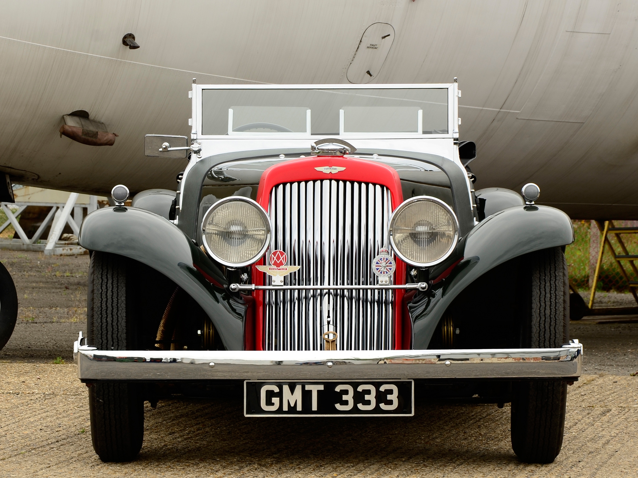 Скачать 2048x1536 aston martin, 1937, черный, вид спереди, стиль, астон  мартин, ретро, авто обои, картинки