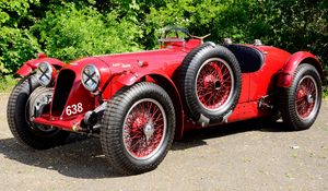 Превью обои aston martin, 1939, красный, вид сбоку, стиль, авто, ретро, астон мартин, природа, деревья, асфальт