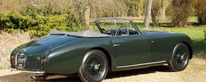 Превью обои aston martin, 1952, зеленый, вид сбоку, стиль, авто, ретро, астон мартин, природа, деревья, кустарники