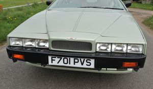 Превью обои астон мартин, 1987, зеленый, вид спереди, стиль, aston martin, lagonda, дома