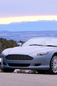 Превью обои астон мартин, 2004, голубой, вид спереди, стиль, aston martin, db9, авто, природа, горы, деревья