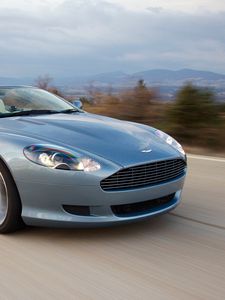 Превью обои астон мартин, 2004, голубой, вид спереди, стиль, aston martin, db9, авто, природа