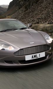 Превью обои астон мартин, 2004, серый, вид спереди, стиль, авто, aston martin, db9, скорость, горы, асфальт