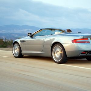 Превью обои астон мартин, 2004, серый, вид сбоку, стиль, aston martin, db9, авто, скорость, горы