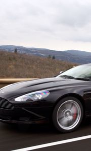 Превью обои астон мартин, 2006, черный, вид сбоку, спорт, aston martin, db9, авто, горы, природа