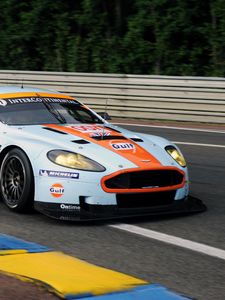 Превью обои астон мартин, 2008, белый, вид сбоку, стиль, спорт, aston martin, dbr9, авто, деревья, асфальт