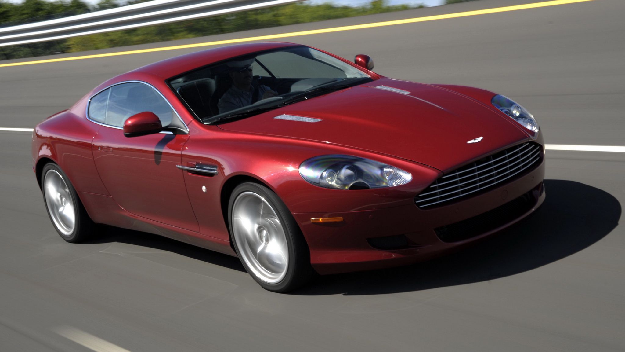 Aston Martin db9 желтая