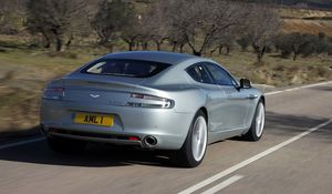 Превью обои астон мартин, 2009, серебряный, вид сзади, aston martin, rapide, природа