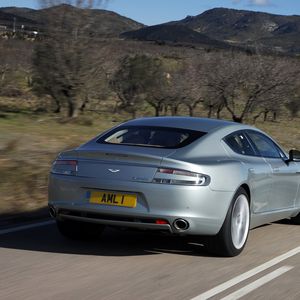 Превью обои астон мартин, 2009, серебряный, вид сзади, aston martin, rapide, природа