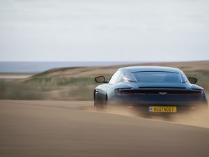 Превью обои aston martin db11, aston martin, спорткар, синий, вид сзади, пустыня, песок