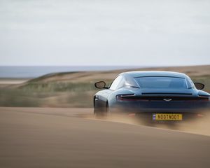 Превью обои aston martin db11, aston martin, спорткар, синий, вид сзади, пустыня, песок