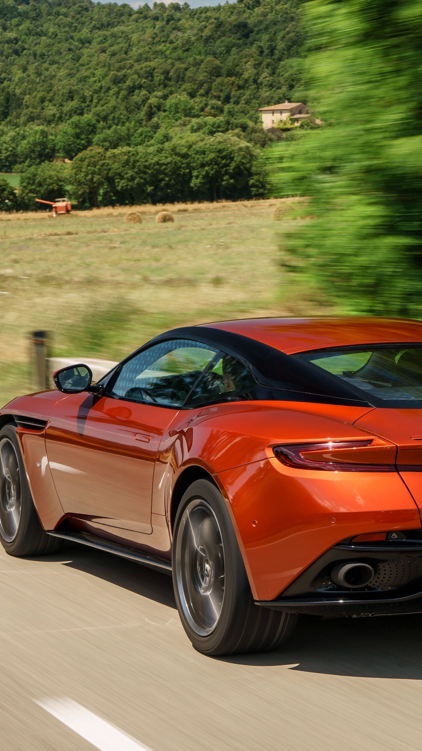 Aston Martin db11 Orange