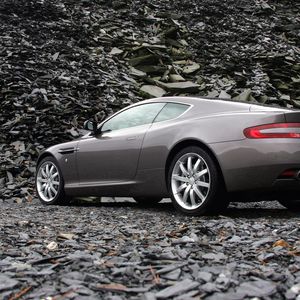 Превью обои aston martin, db9, 2004, серый, вид сбоку, стиль, авто