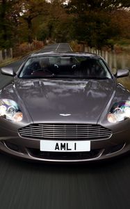 Превью обои aston martin, db9, 2004, серый, вид спереди, стиль, астон мартин, авто, скорость, природа, деревья, трава