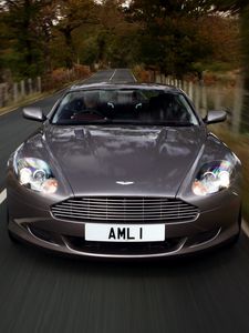 Превью обои aston martin, db9, 2004, серый, вид спереди, стиль, астон мартин, авто, скорость, природа, деревья, трава