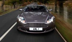 Превью обои aston martin, db9, 2004, серый, вид спереди, стиль, астон мартин, авто, скорость, природа, деревья, трава