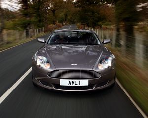 Превью обои aston martin, db9, 2004, серый, вид спереди, стиль, астон мартин, авто, скорость, природа, деревья, трава