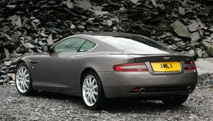 Превью обои aston martin, db9, 2004, серый, вид сзади, стиль, авто