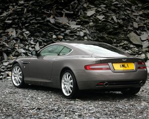 Превью обои aston martin, db9, 2004, серый, вид сзади, стиль, авто