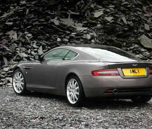 Превью обои aston martin, db9, 2004, серый, вид сзади, стиль, авто